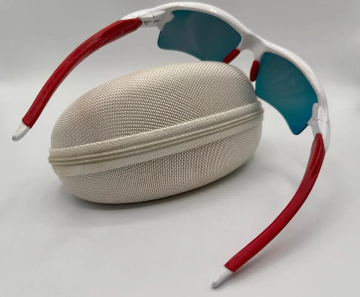 Oakley Flack 2.0 Sunglasses - Image 3