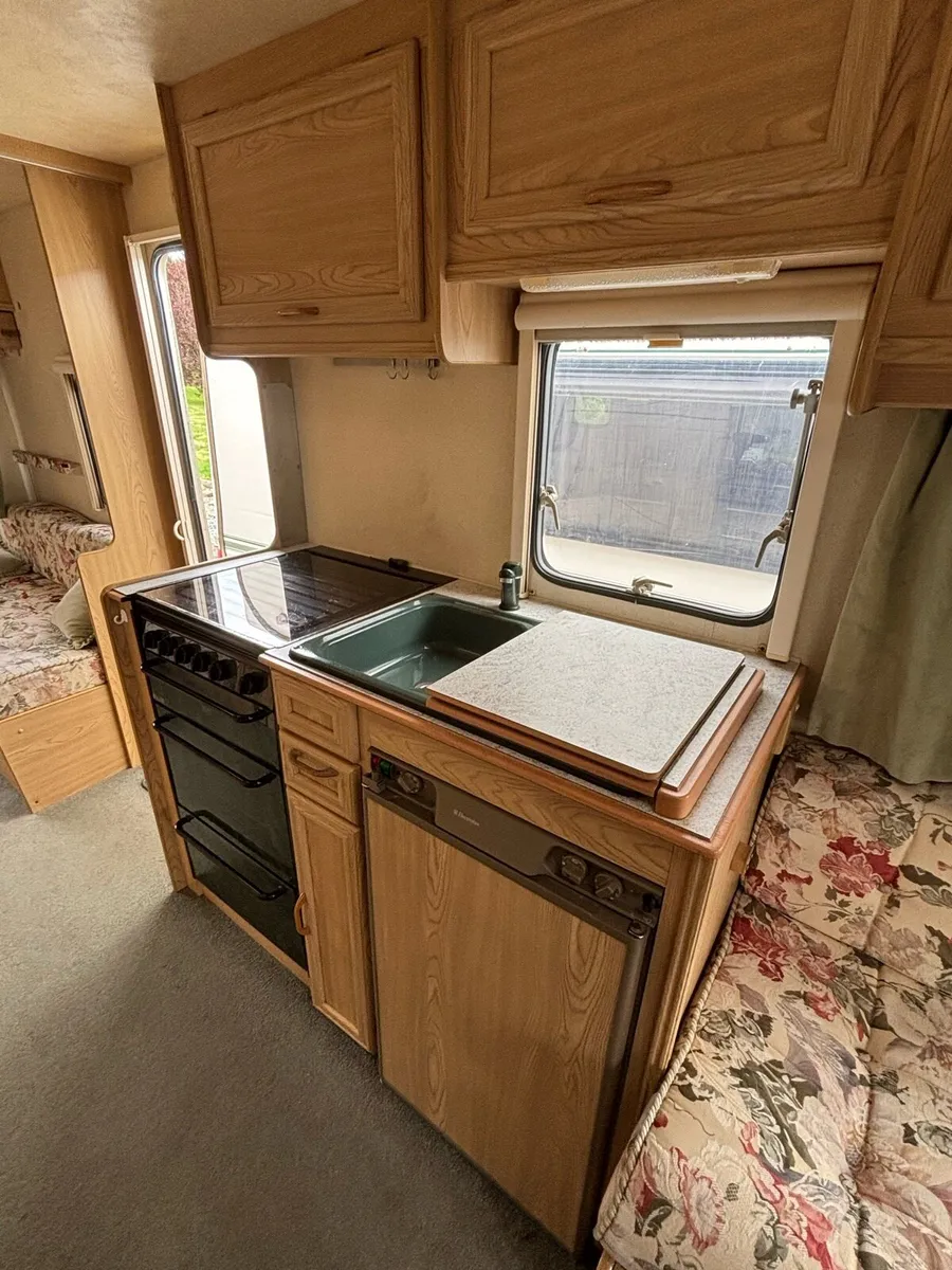 Lunar Freelander caravan - Image 4