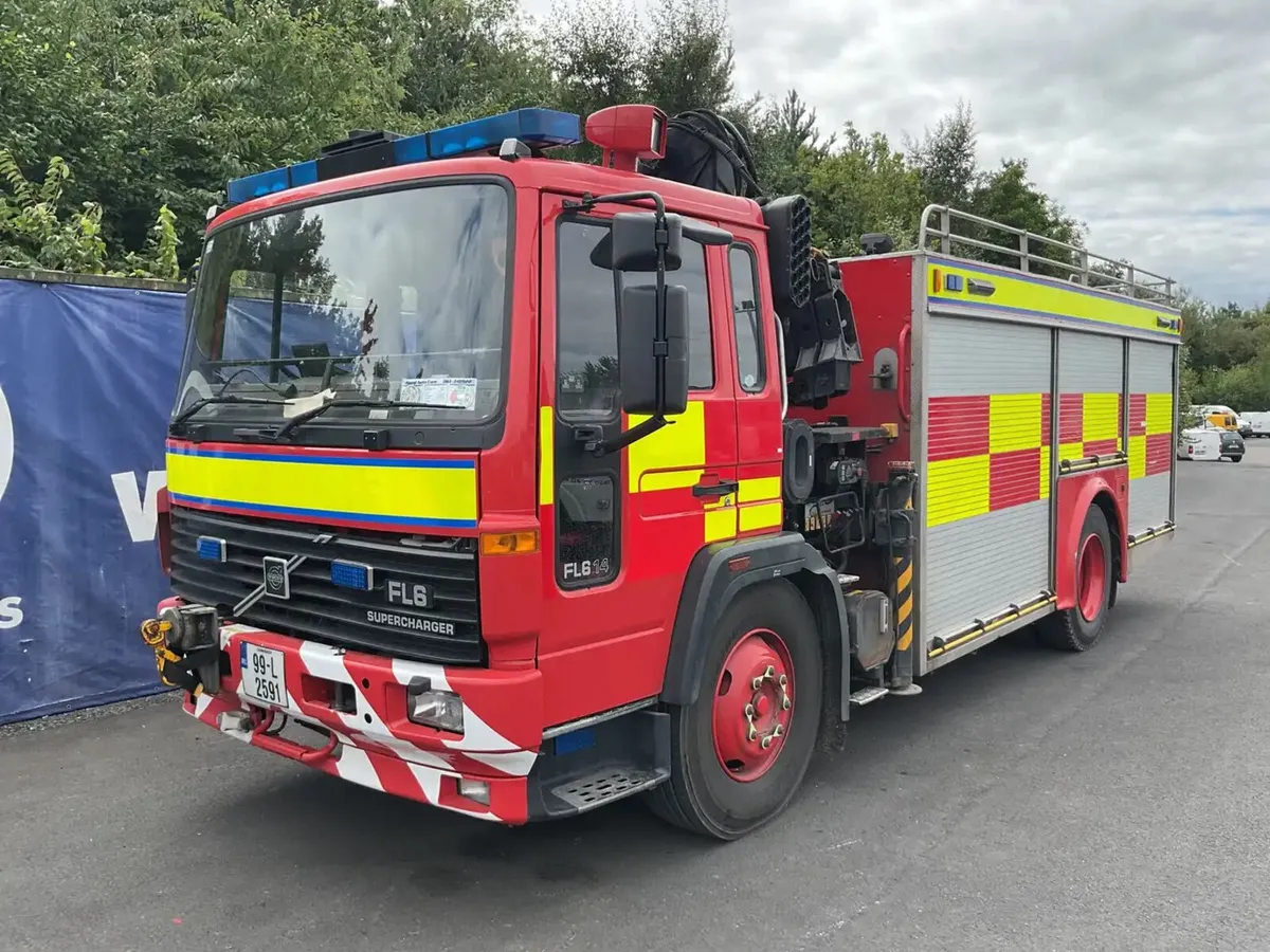 1999 Volvo Fl6.14 Fire Engine For Auction - Image 1