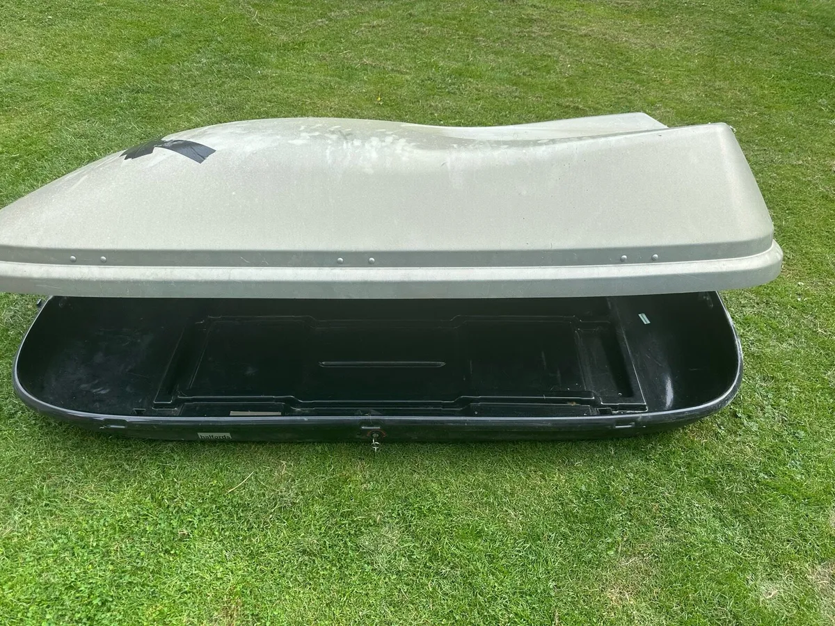 Roof box - Image 1