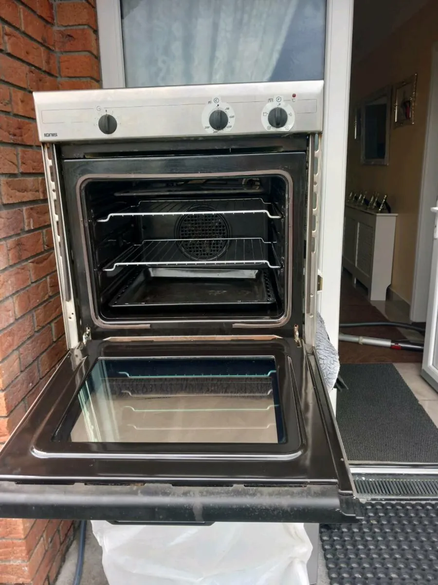 Ceramic hob and oven - Image 4