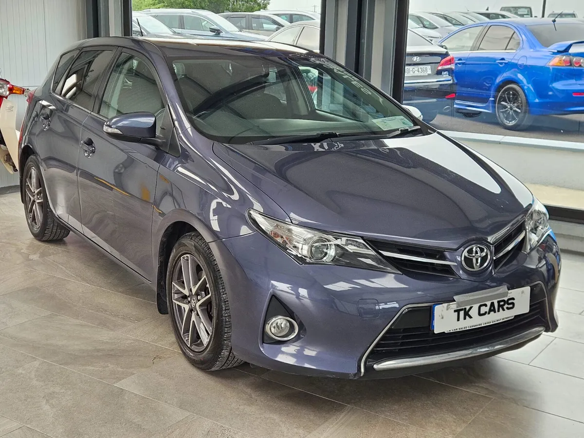 15 TOYOTA AURIS 1.3 PETROL SOL EDITION - Image 1