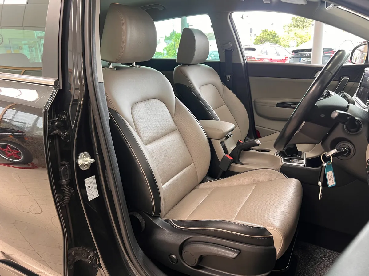 Only 36,000 Kms As New Huge Spec One Owner Black E - Image 4