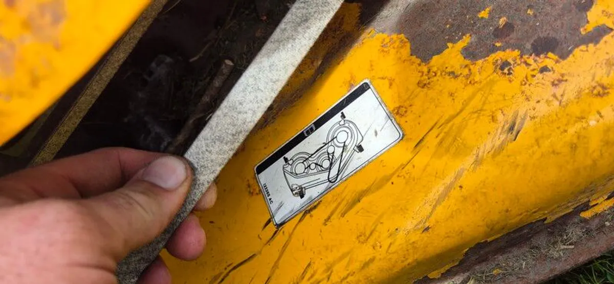 Cub Cadet GT1554 - Image 3