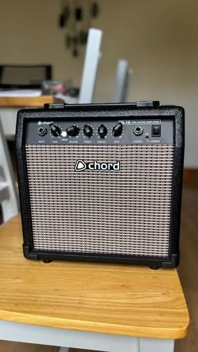Electric Guitar, Amplifier, stand and guitar cover. Also electric piano with recorder. All original cables. - Image 2