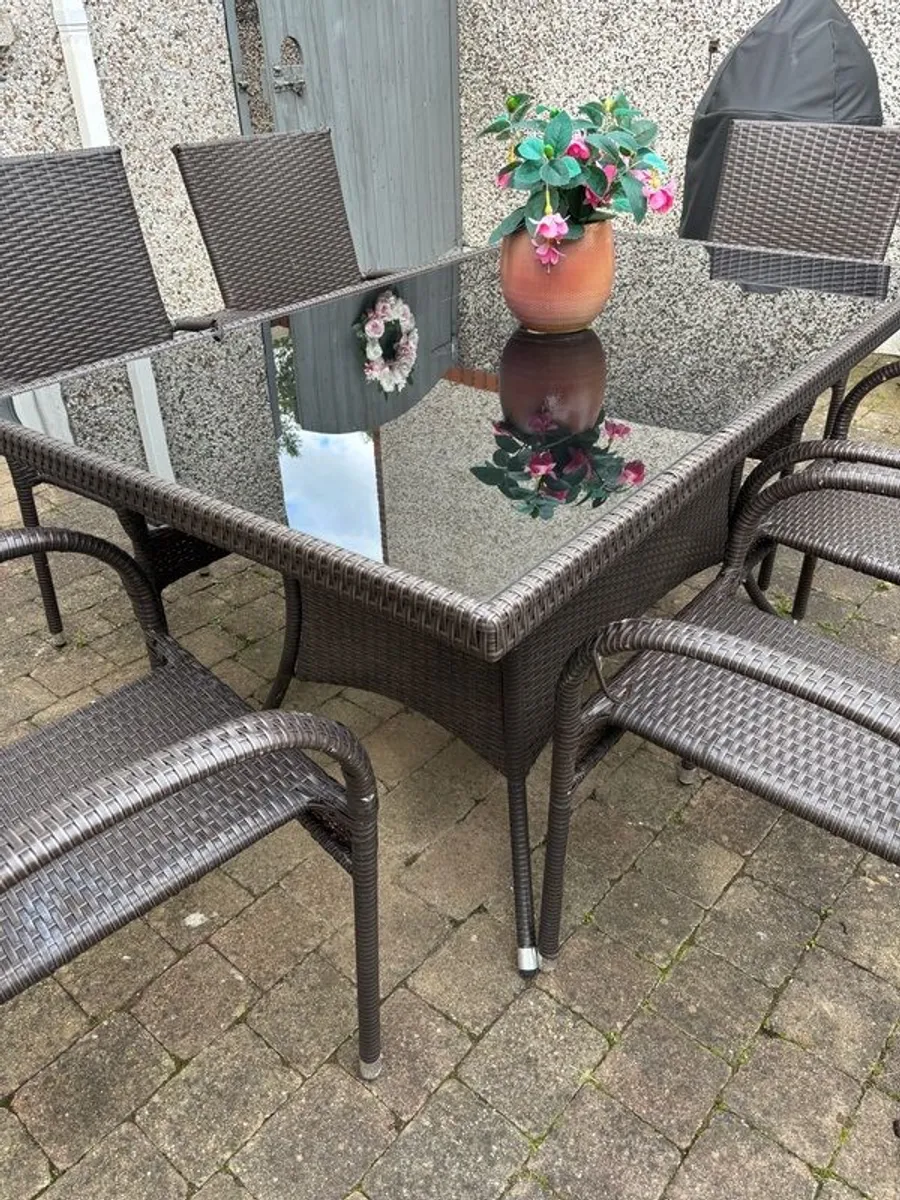 patio table and 6 chairs - Image 3