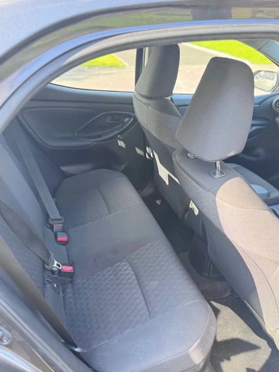 Toyota Yaris 2022 - Image 2