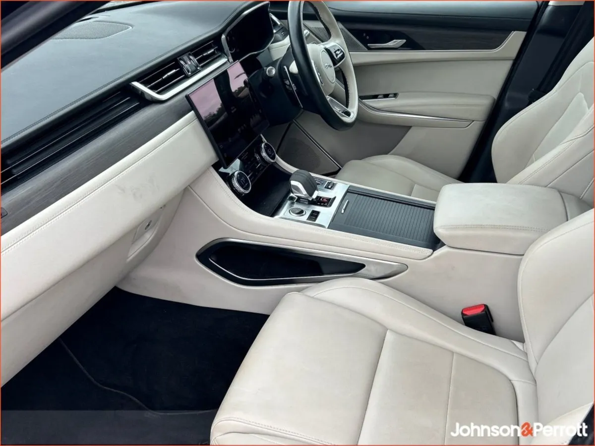 Jaguar F- PACE 2.0 I4 Phev 404 PS AWD Auto - Image 3