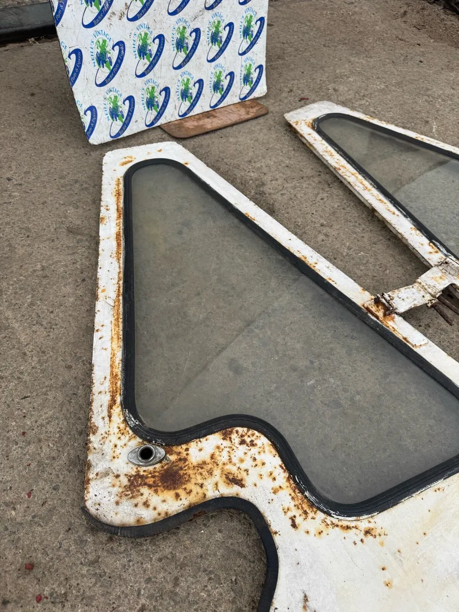 Pair David Brown 990 995 996 Cab Doors - Image 3