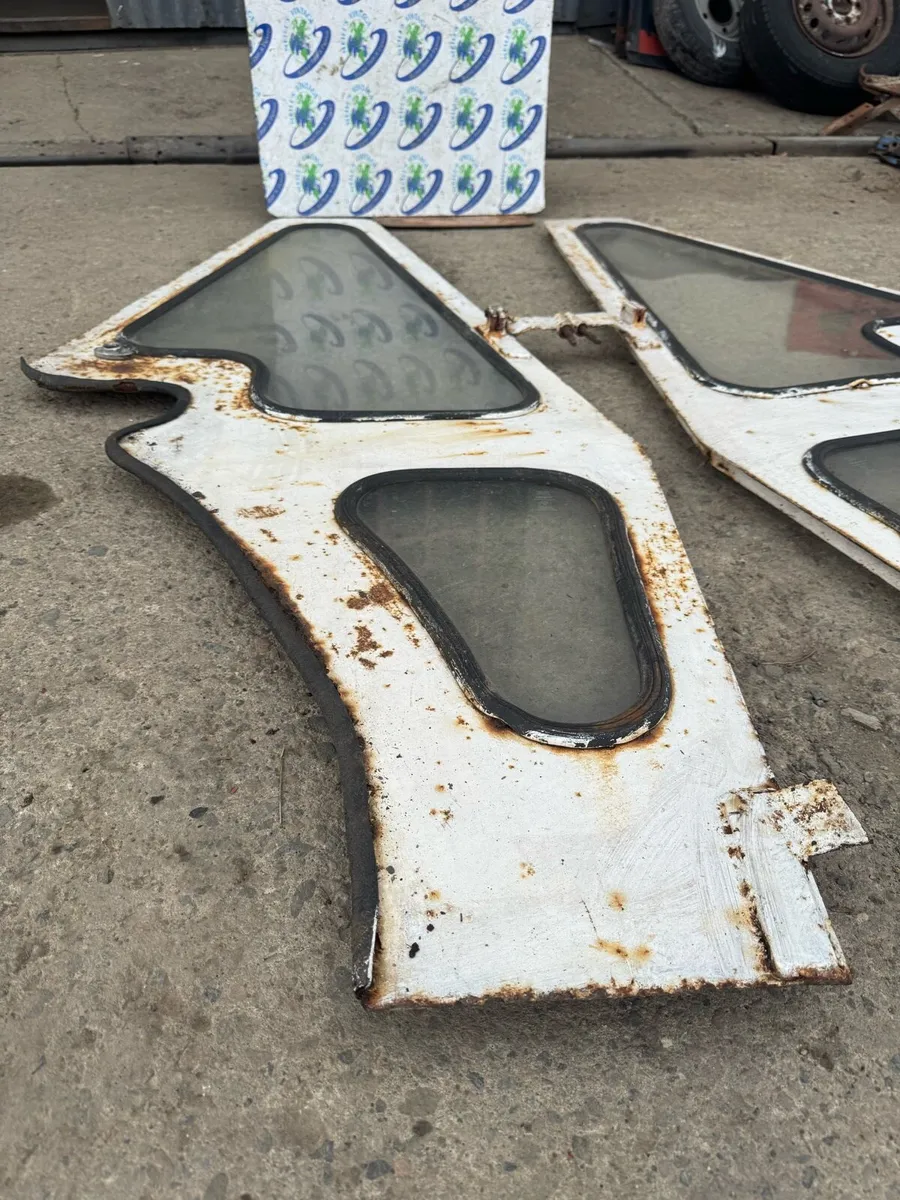 Pair David Brown 990 995 996 Cab Doors - Image 4