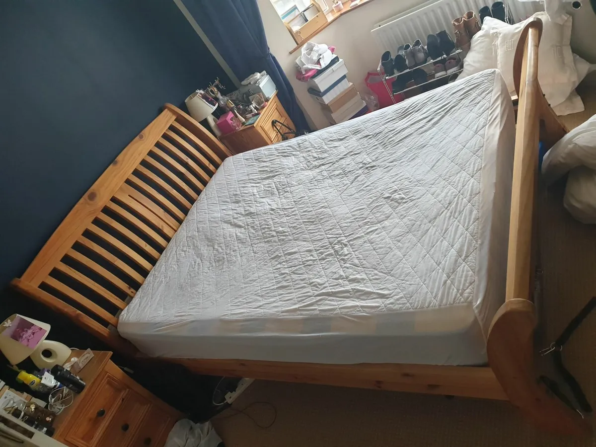 Solid Pine Sleigh Bed with matching lockers - Image 2
