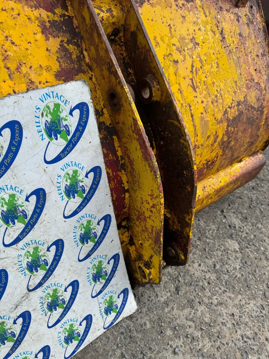 Massey Ferguson Industrial Loader Bucket - Image 3