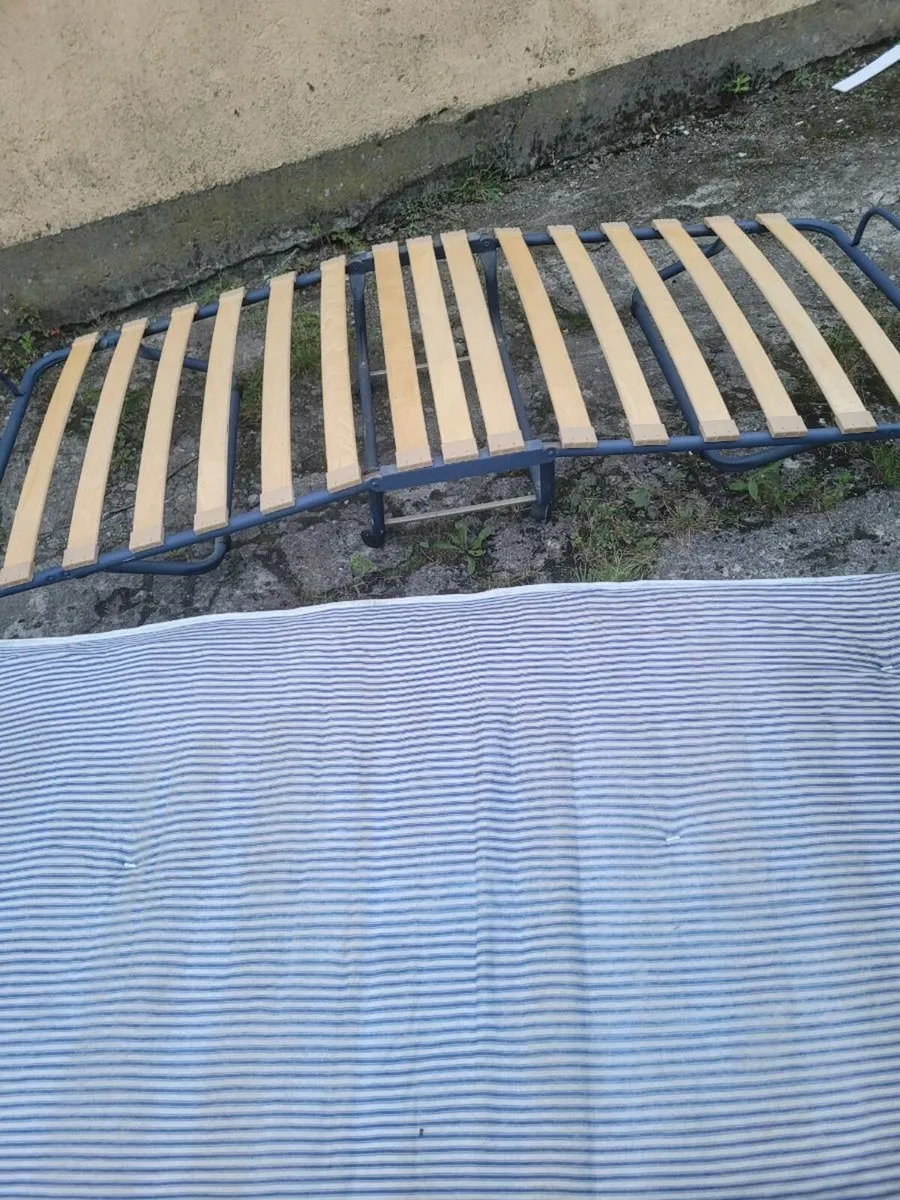 Single fold out bed - Image 1