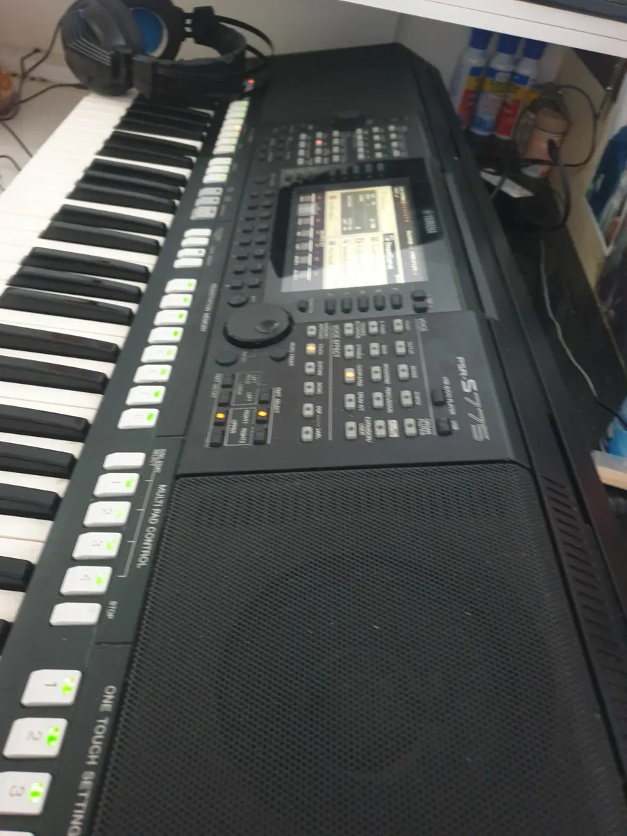 Yamaha psr s775 - Image 3