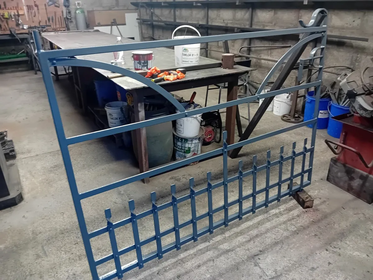 Old style rivet gates - Image 3