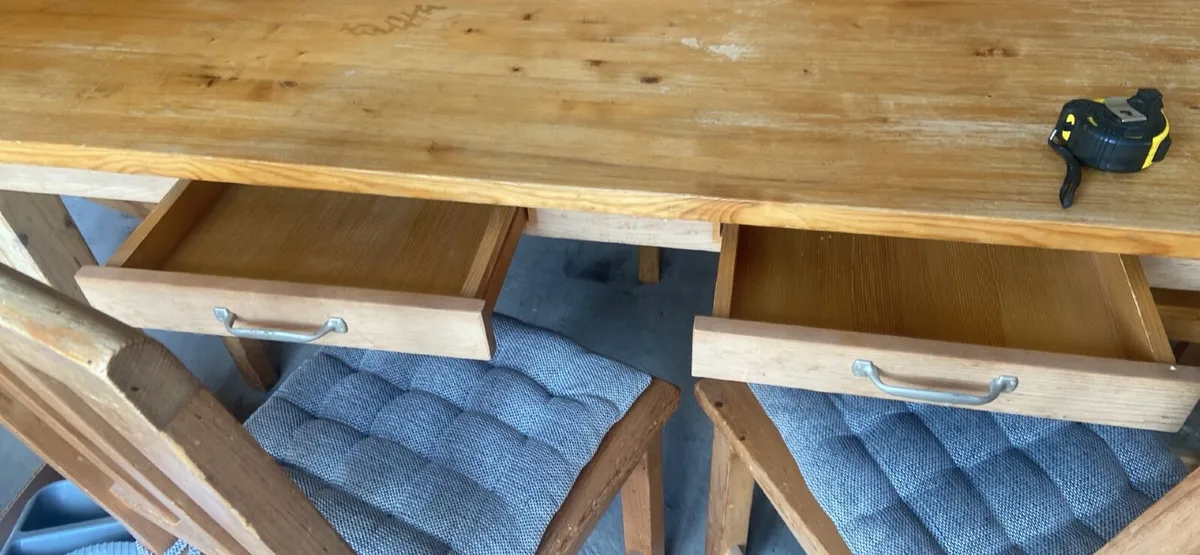 Kitchen Table and 6 chairs - Image 1