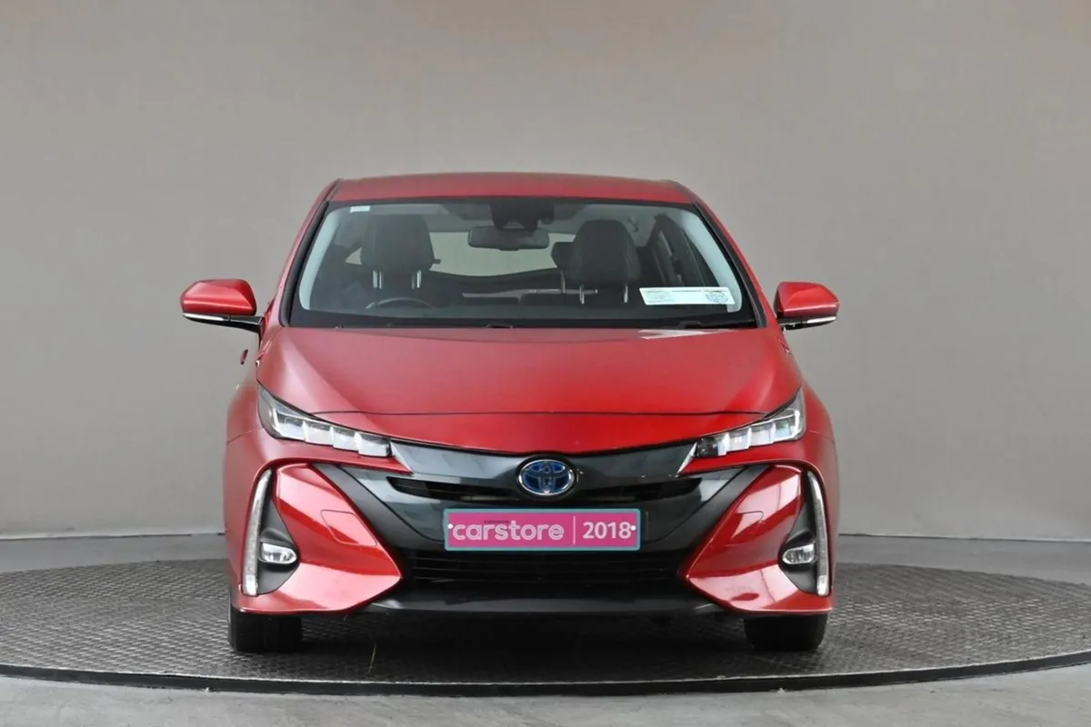 Toyota Prius 1.8 Plug IN Hybrid  full Leather sat - Image 2