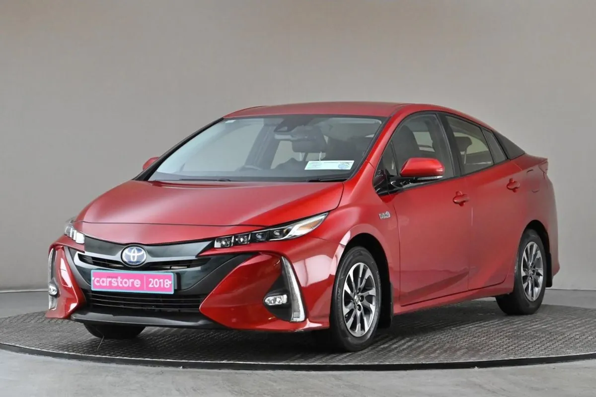 Toyota Prius 1.8 Plug IN Hybrid  full Leather sat - Image 3