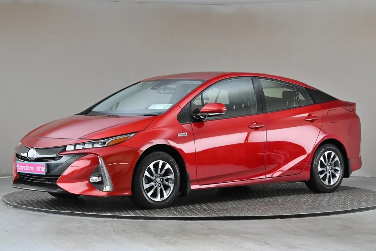 Toyota Prius 1.8 Plug IN Hybrid  full Leather sat - Image 4