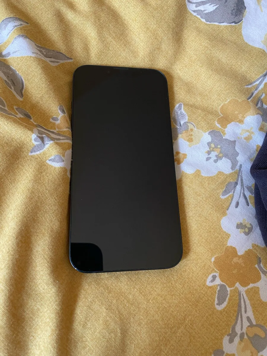 iPhone 13 - Image 2