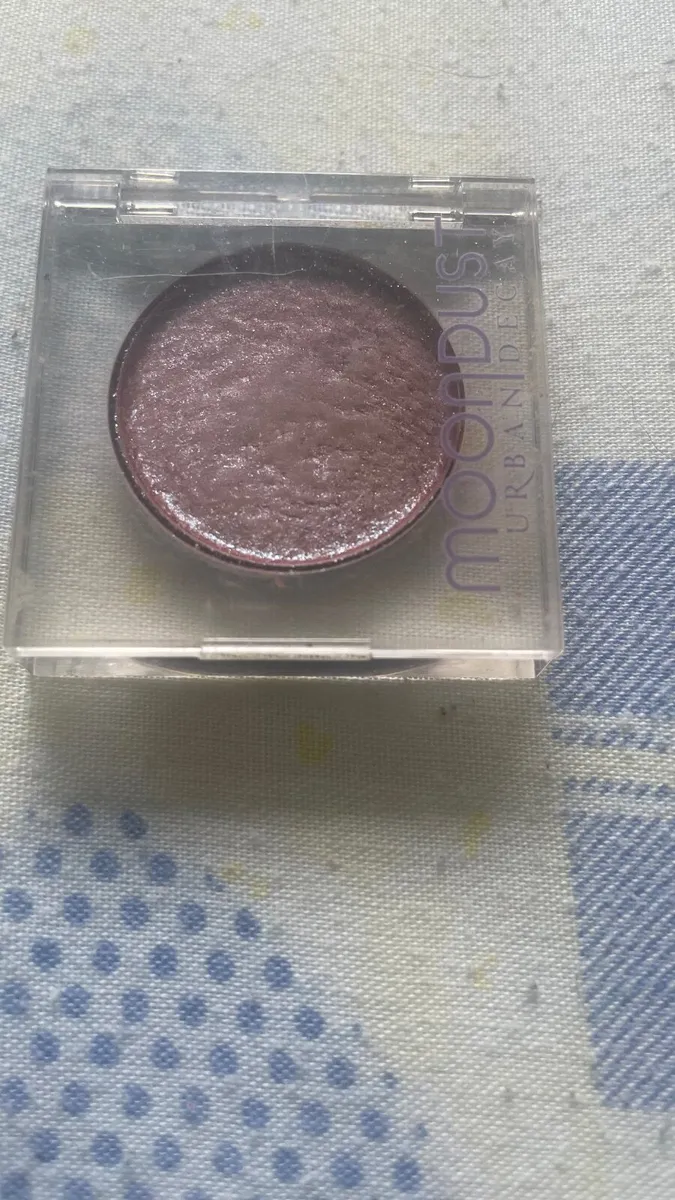 Urban decay moon dust eyeshadow - Image 1