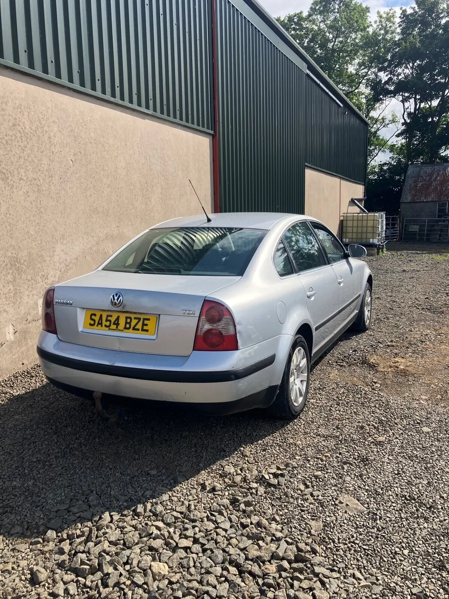 Volkswagen Passat 2004 - Image 4