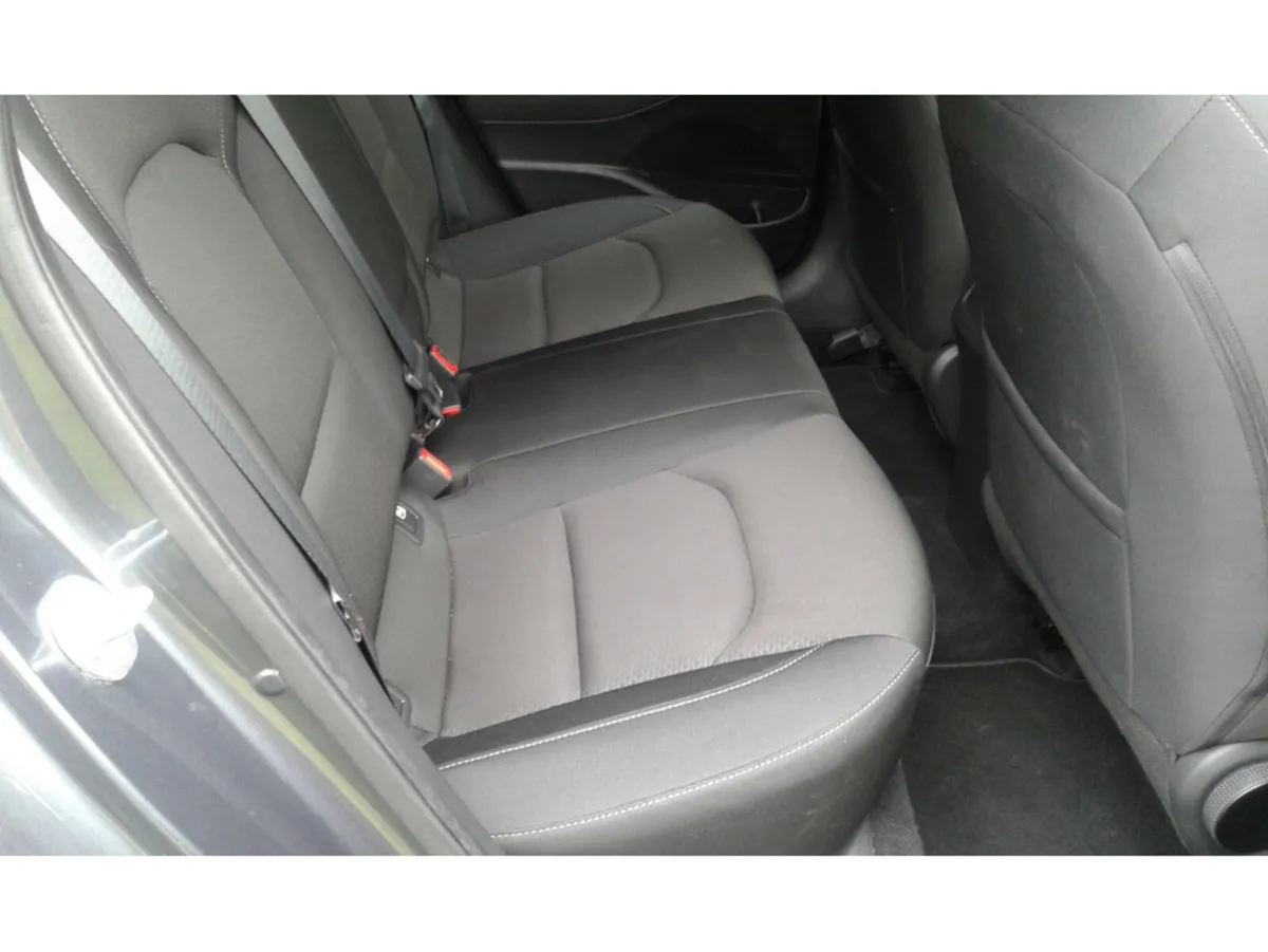 Hyundai i30 SE 109PS 5DR - Image 3