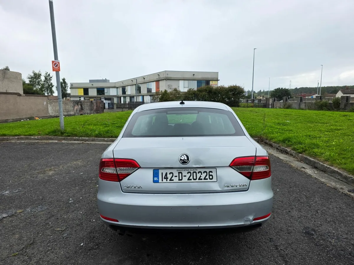 Skoda Superb 2014 - Image 2