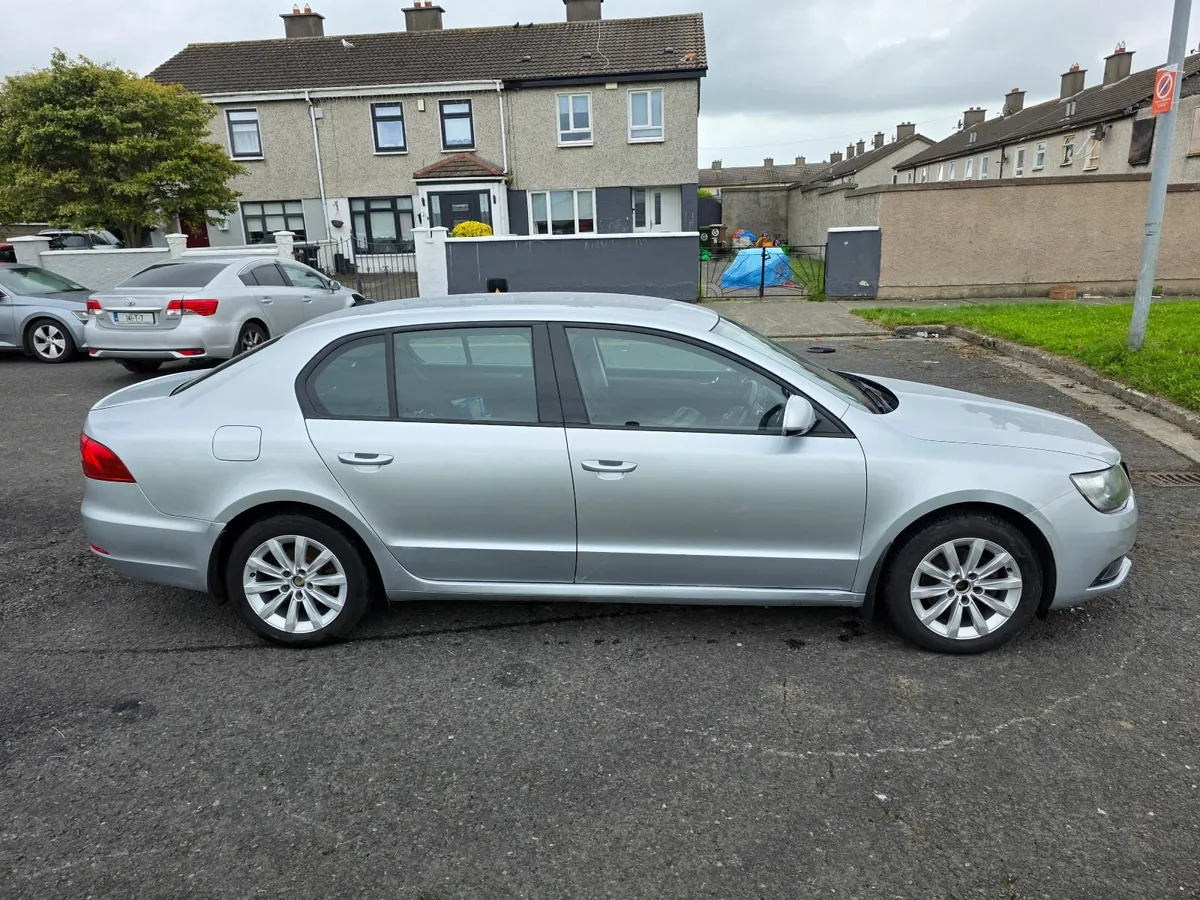 Skoda Superb 2014 - Image 4