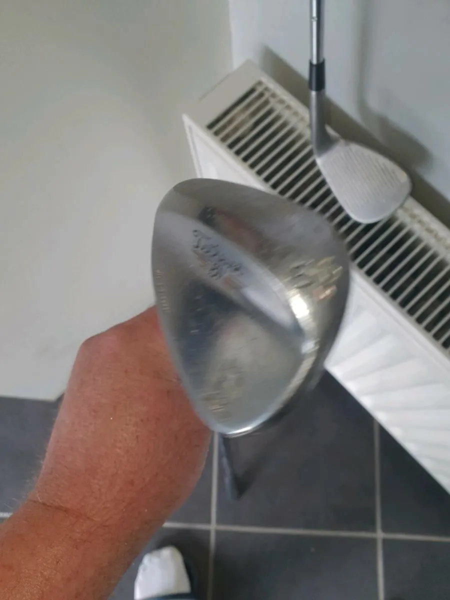 TWO  LEFT HANDED 56o & 52o  WEDGES - Image 4