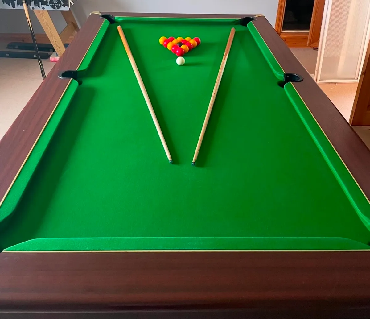 Pool table - Image 1