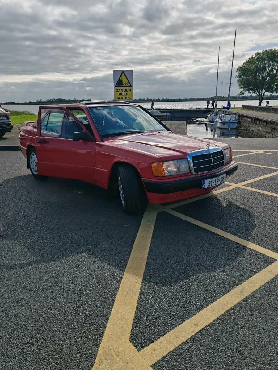 1991 Mercedes 190e - Image 3