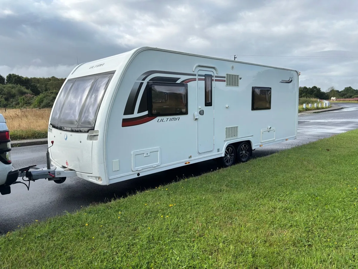 2016 lunar ultima 640 fixed single beds - Image 1