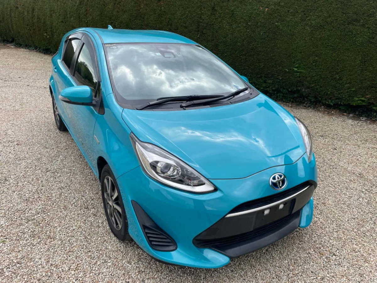Toyota Aqua 1.5 HYBRID - Image 2