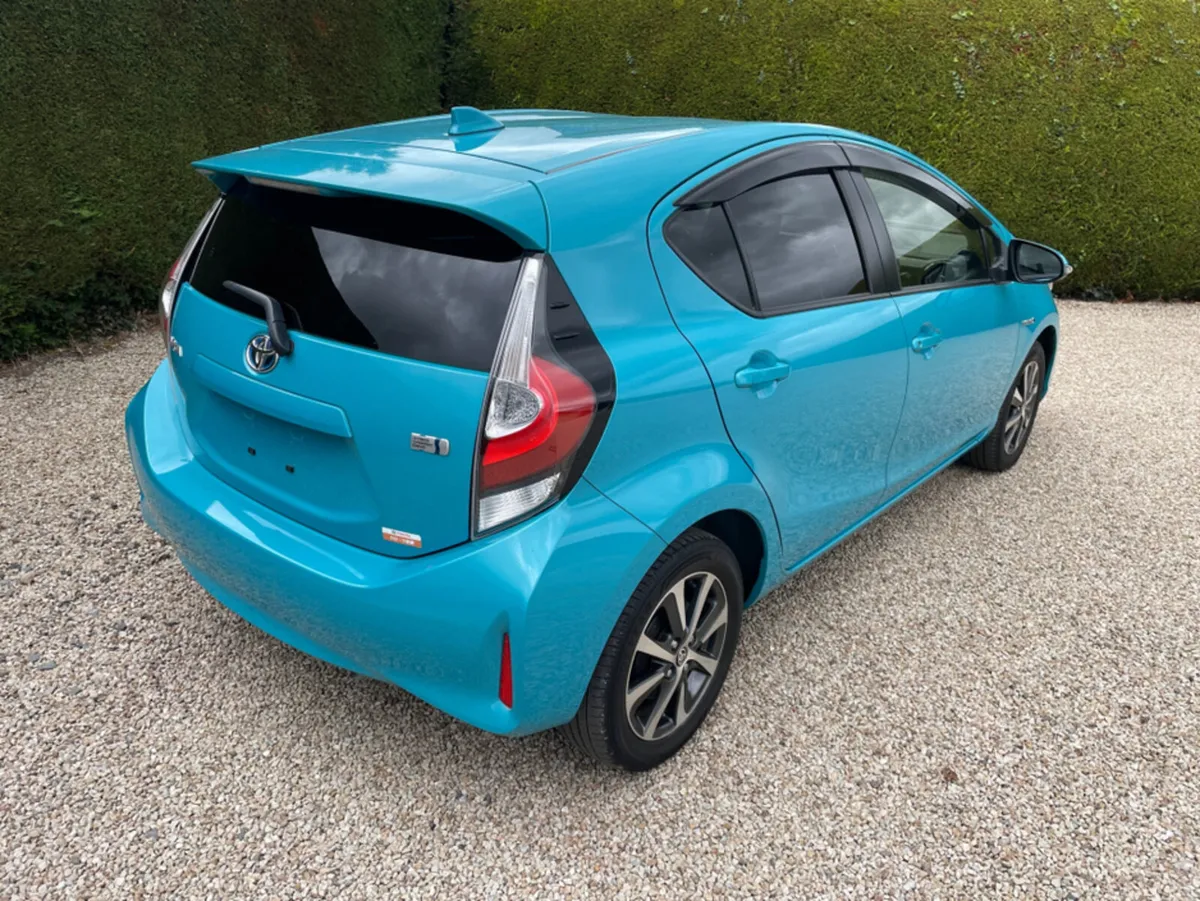 Toyota Aqua 1.5 HYBRID - Image 3