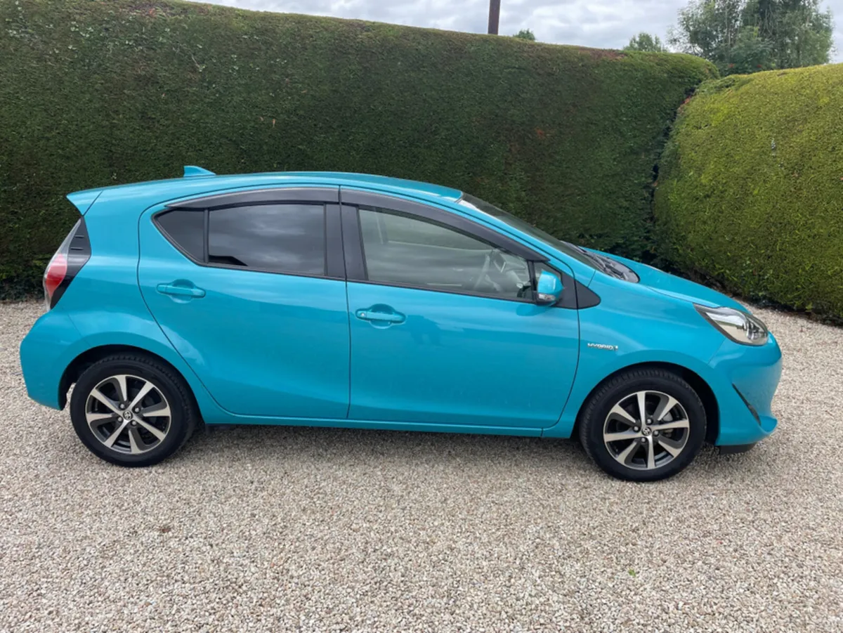 Toyota Aqua 1.5 HYBRID - Image 4
