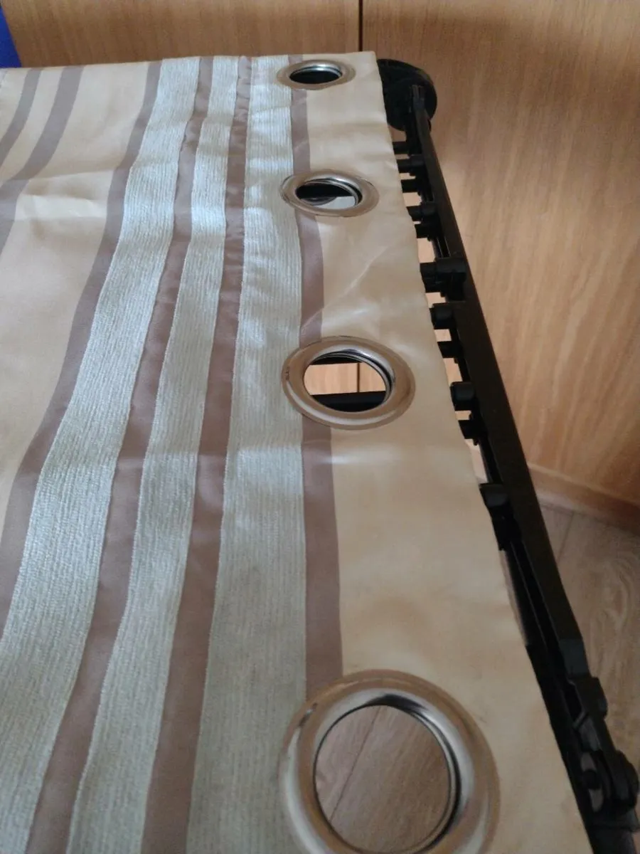 Curtains - Image 2
