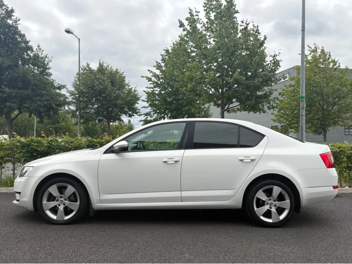 Skoda Octavia 1.4 MANUAL - Image 2