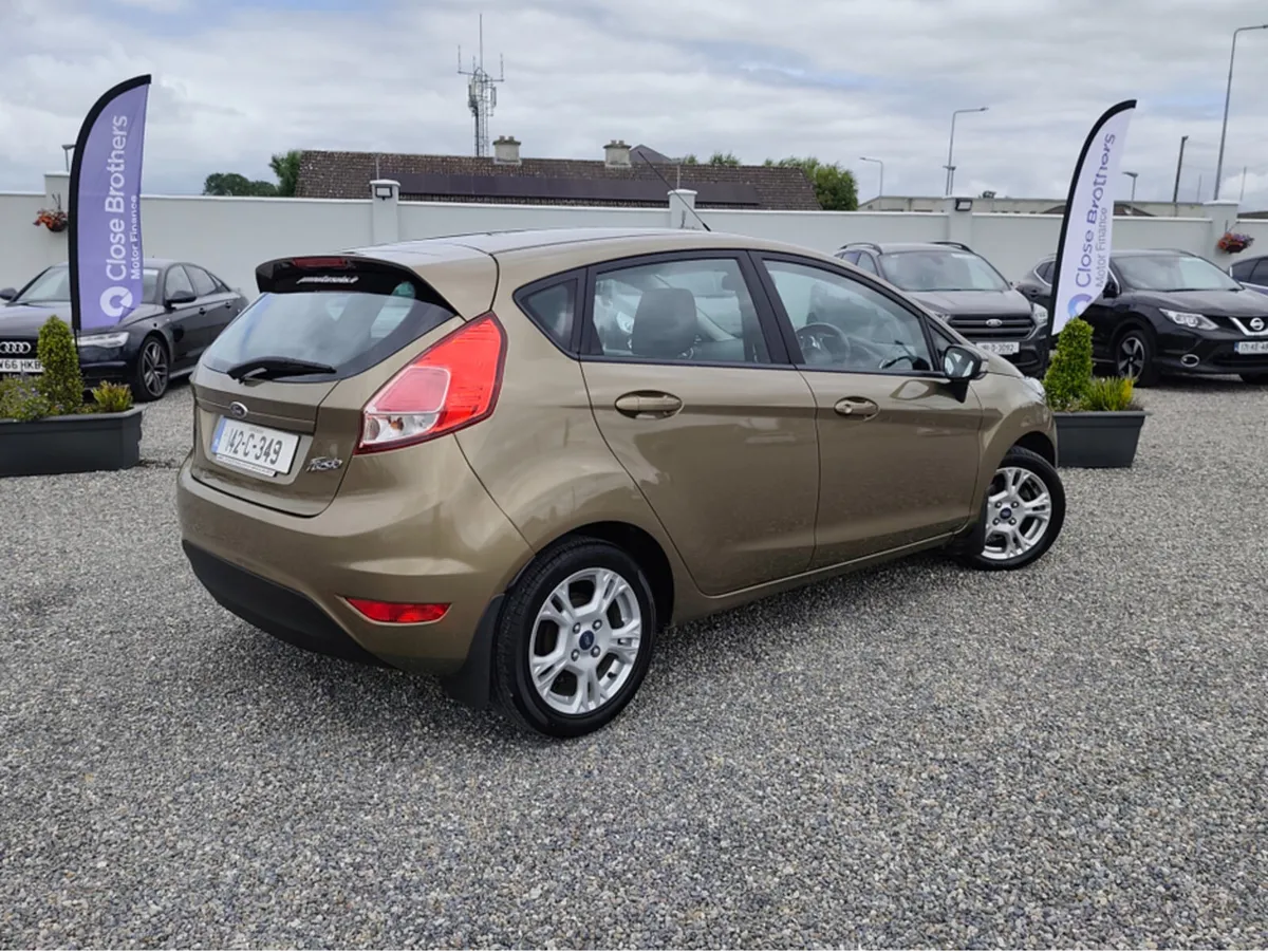 Ford Fiesta LOW MILES MCA ZETEC 1.25 60PS M5 4DR - Image 2