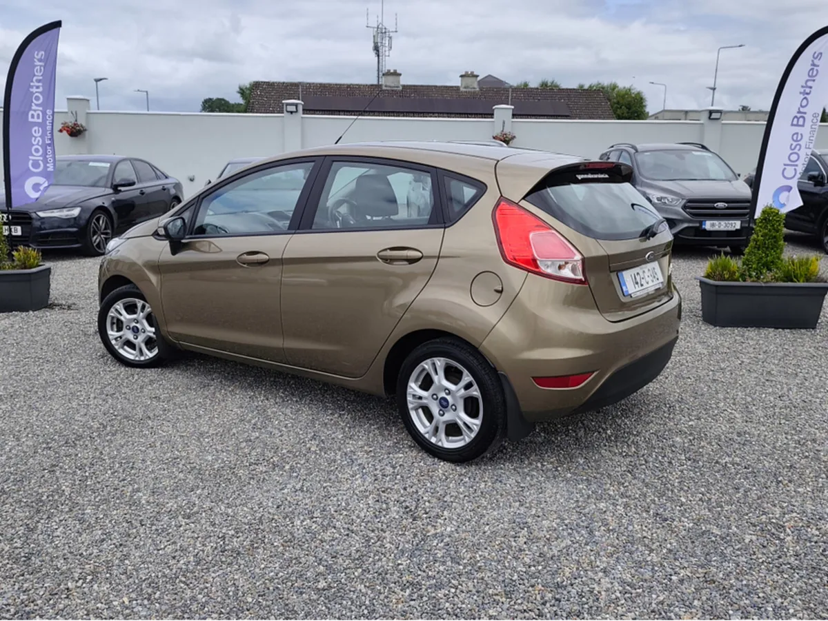 Ford Fiesta LOW MILES MCA ZETEC 1.25 60PS M5 4DR - Image 4
