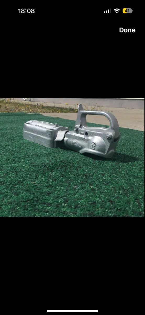 Trailer hitch - Image 1