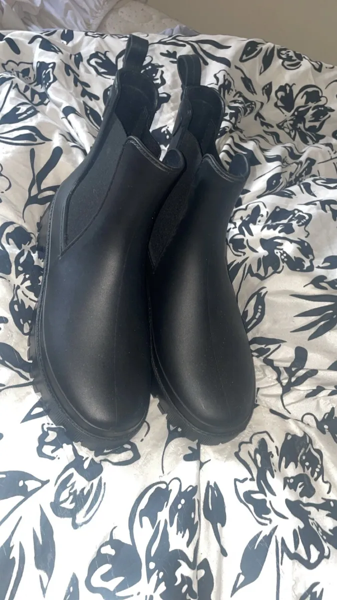 Boots - Image 1