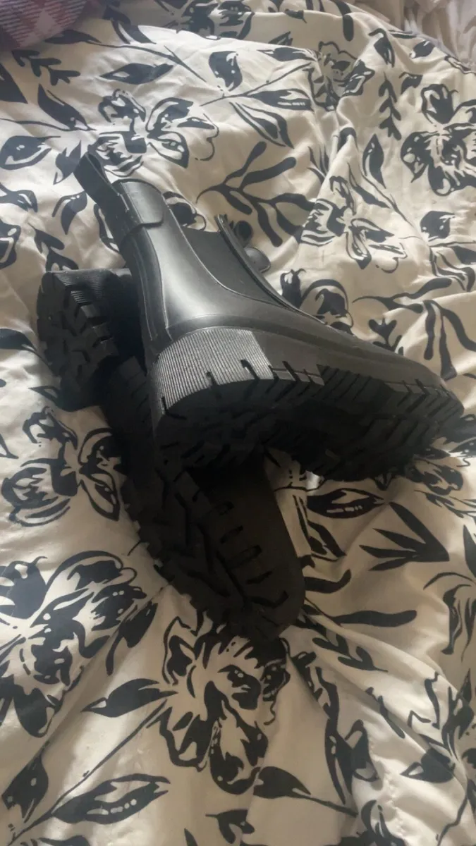Boots - Image 2