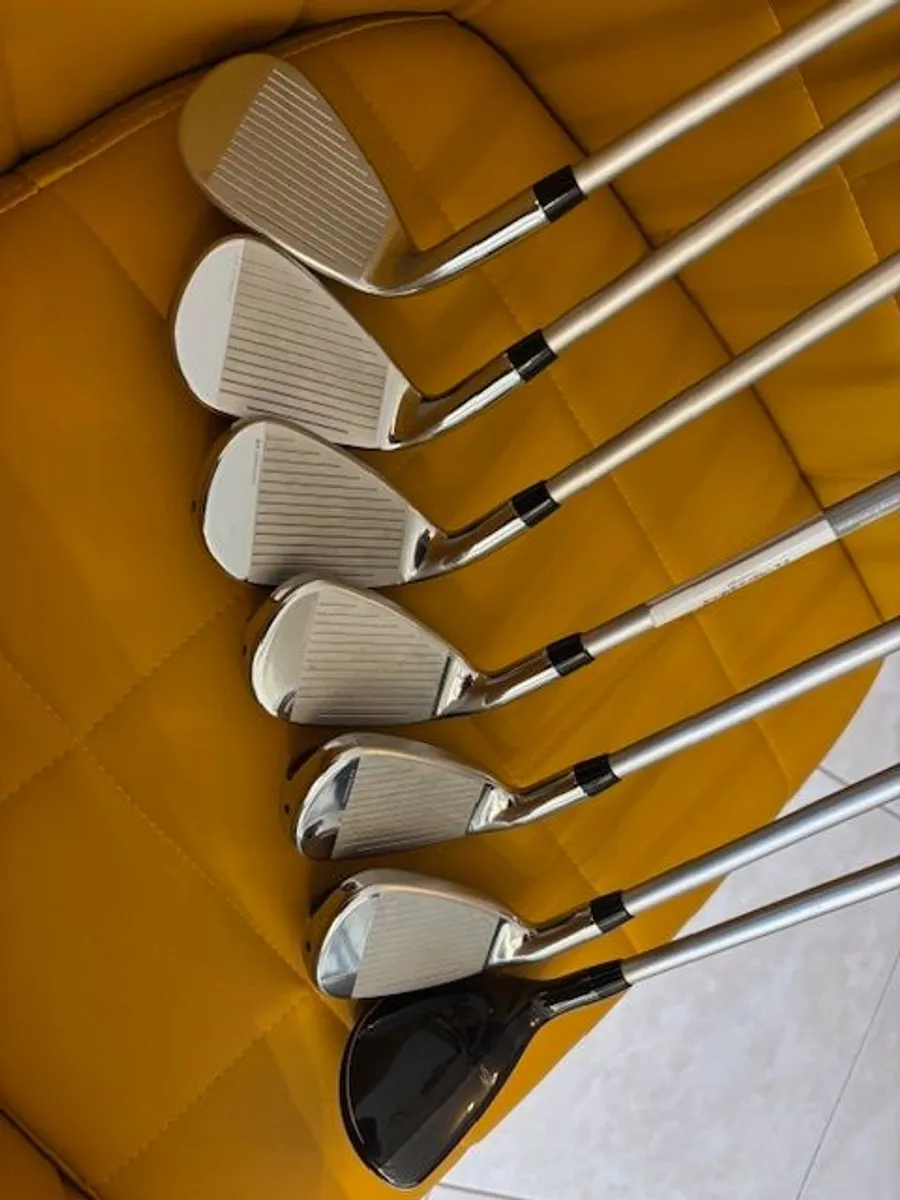 Ladies set Cobra golf clubs & Motocaddy trolley - Image 2