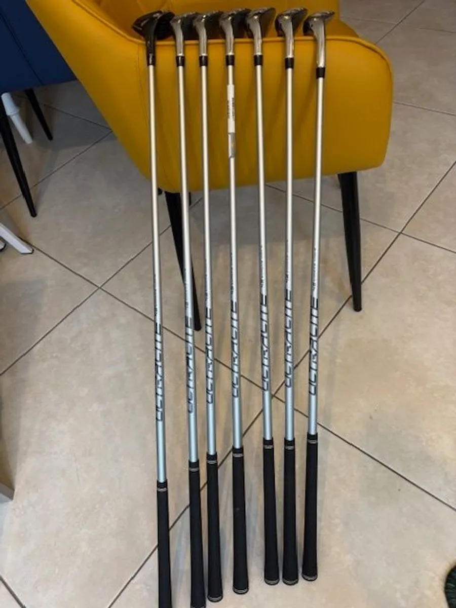 Ladies set Cobra golf clubs & Motocaddy trolley - Image 3