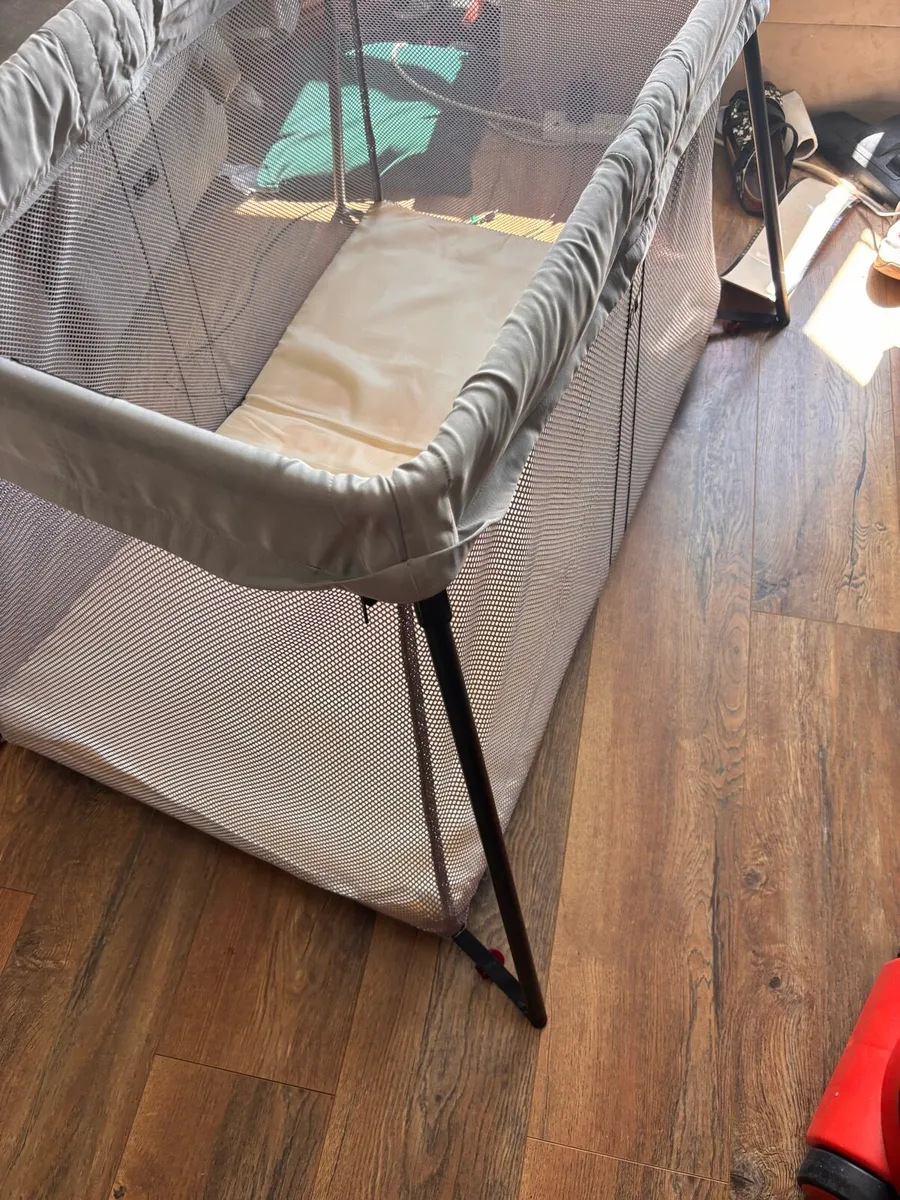 Babybjorn light travel cot - Image 3