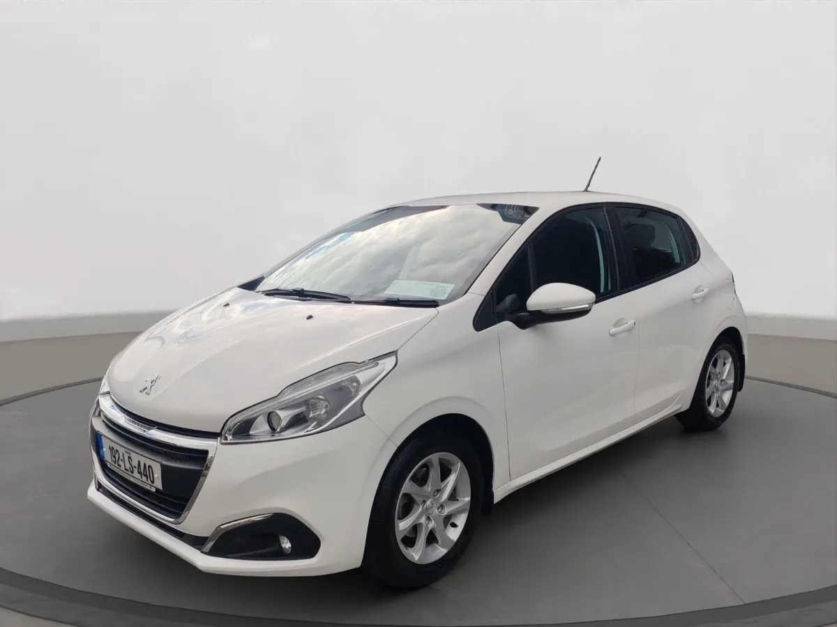 Peugeot 208 Allure - Image 1