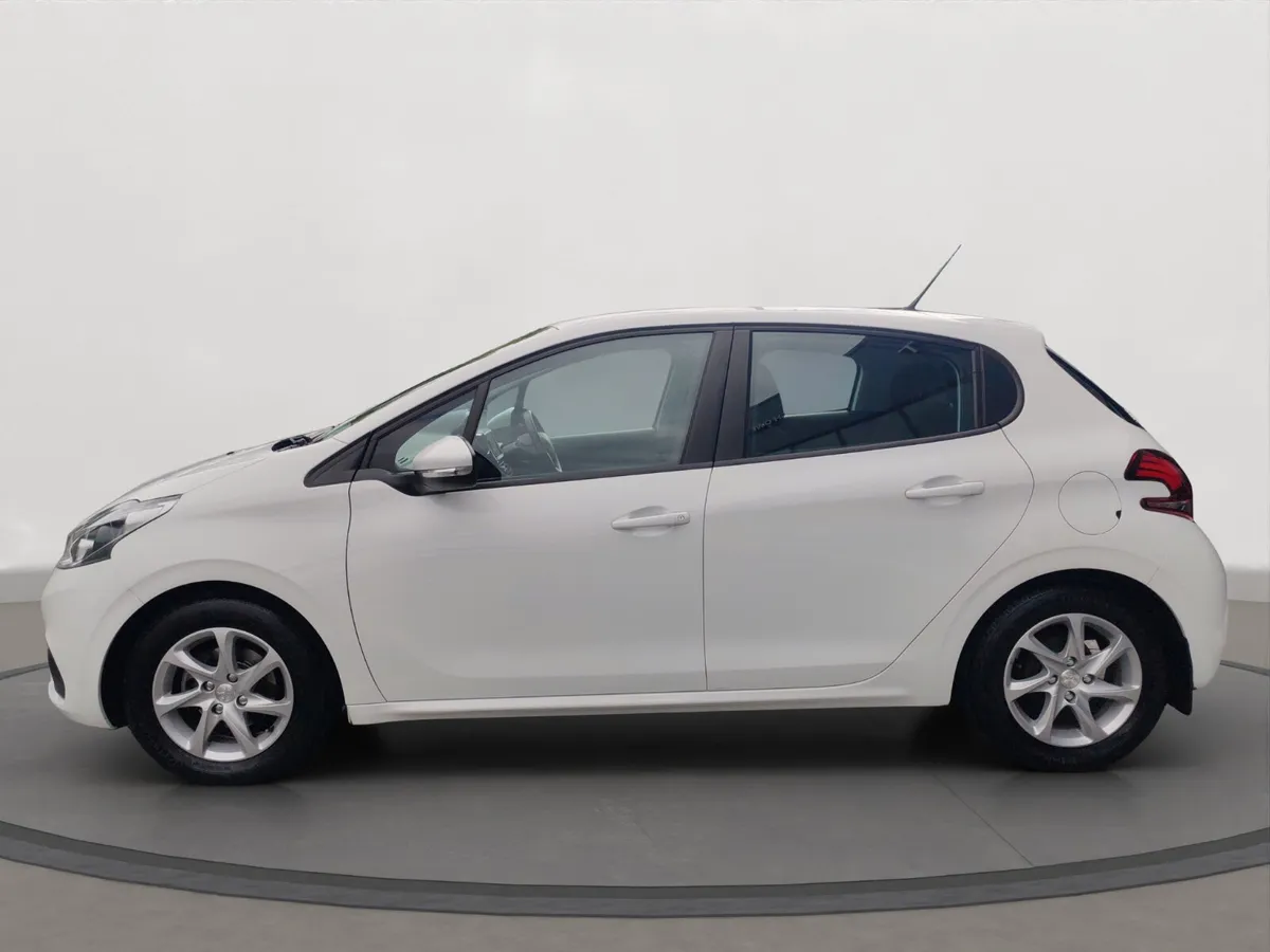 Peugeot 208 Allure - Image 2