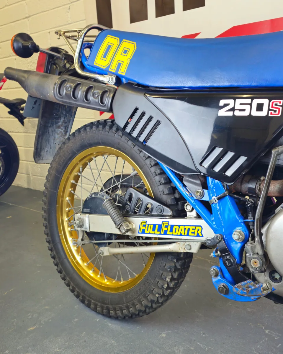 1986 Suzuki DR 250 S - Image 2