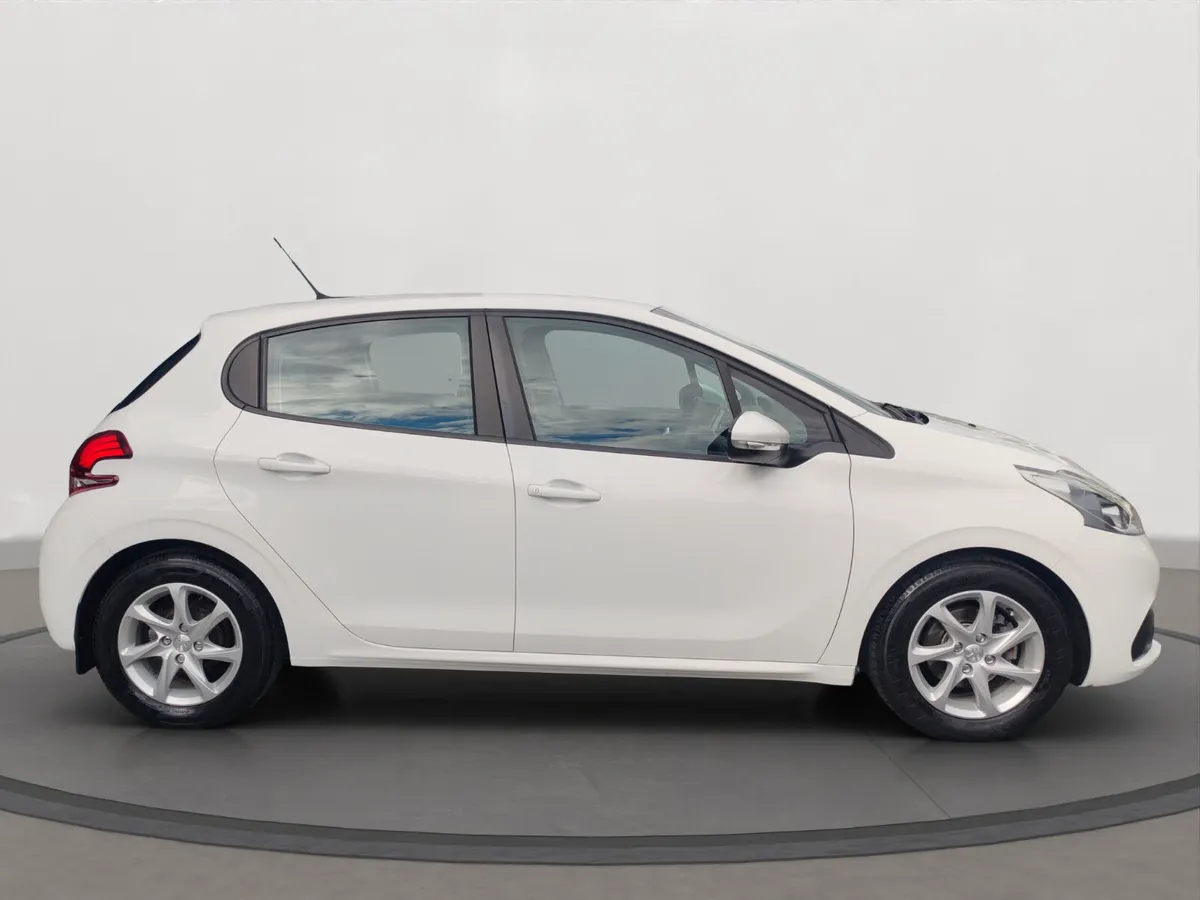 Peugeot 208 Allure - Image 4